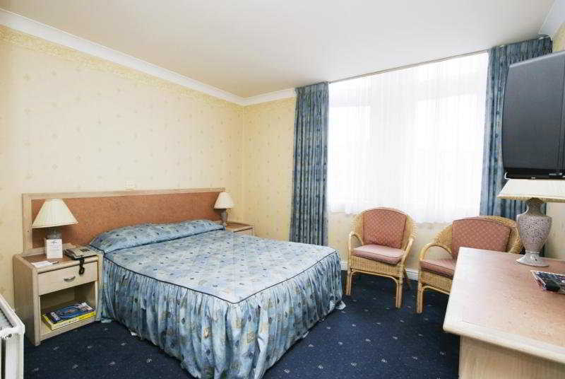 The Gardens Hotel Manchester Room photo